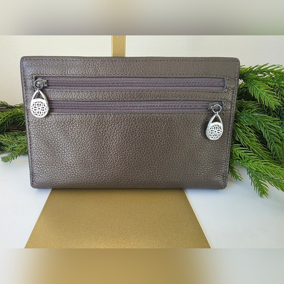 Brighton Ferrara Folio Wallet Pebbled Gray Leather Medallion Accent- Like New - Picture 10 of 13